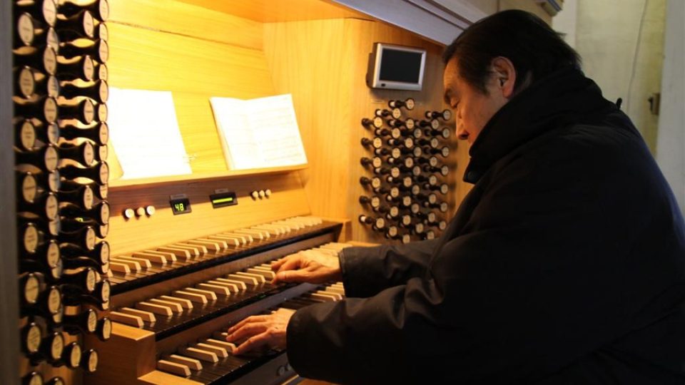 Čínský varhaník Wej-an Li se už nemůže dočkat, až zahraje na svůj nový nástroj při první bohoslužbě