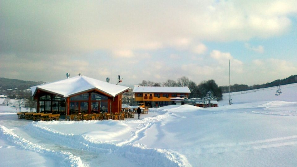 Zázemí skiareálu Obří sud v Javorníku u Jeřmanic ještě svítí novotou. Areál byl otevřen v prosinci 2010
