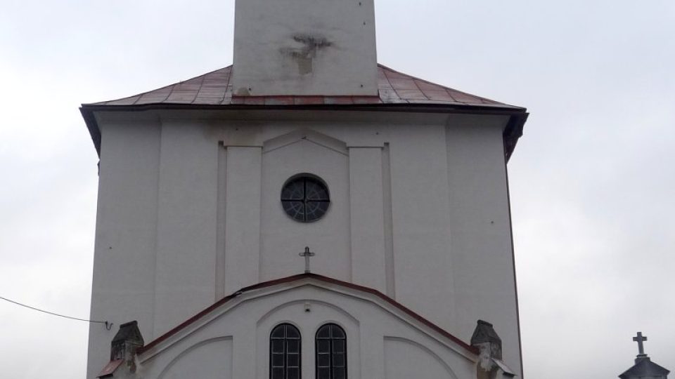 Kostel svatého Aloise postavený v roce 1801 je dominantou Dolní Moravy