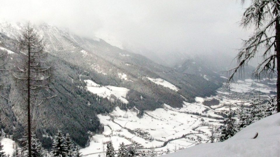 Do tyrolského údolí Stubai jezdí milovníci zimních sportů nejen s lyžemi, ale také se sáňkami