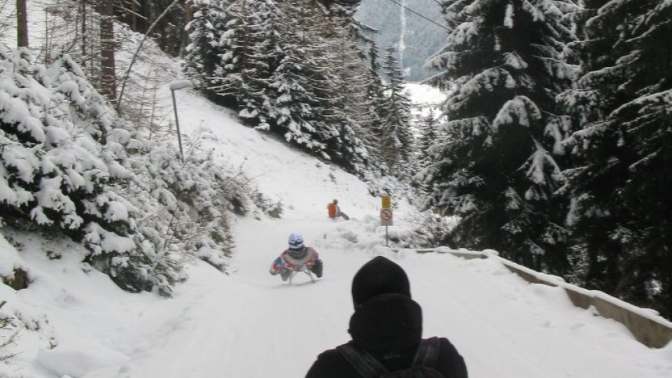 V tyrolském údolí Stubai na návštěvníky čeká přes 60 kilometrů udržovaných sáňkařských drah