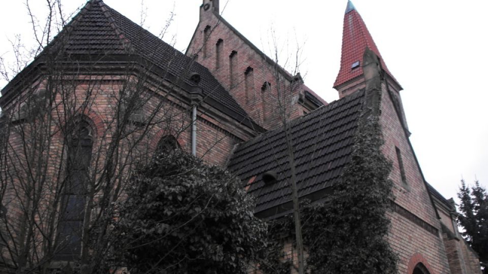 Novogotický kostel sv. Vavřince, postavený roku 1907