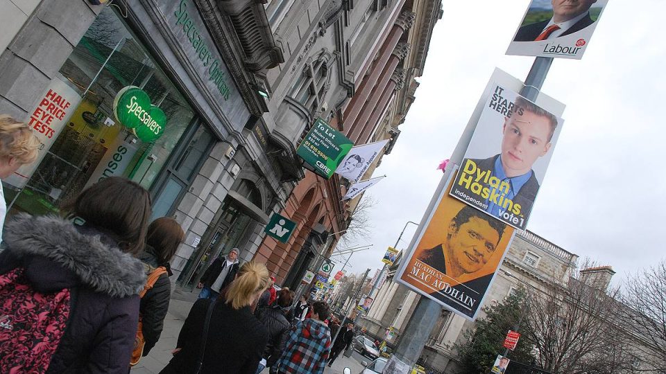 Mnozí Irové chtějí po volbách politickou změnu