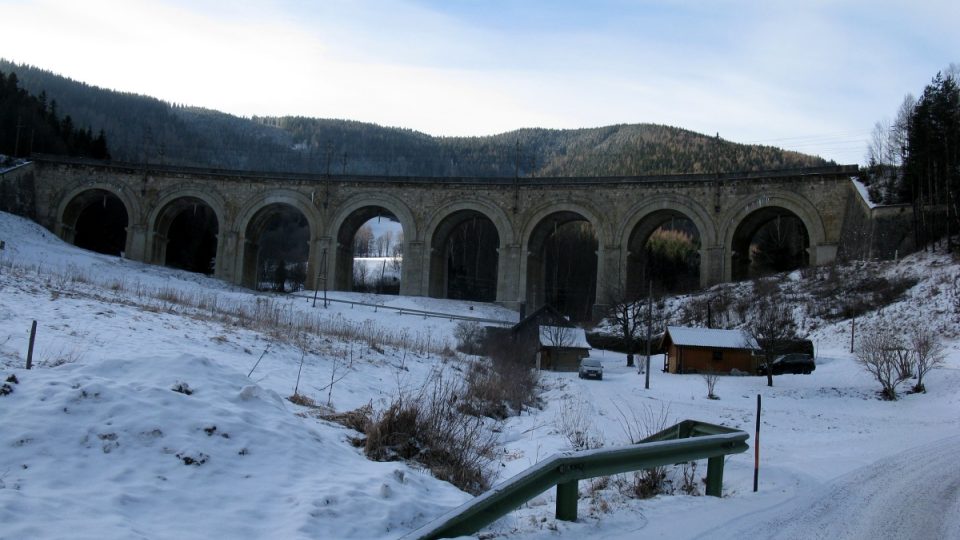 Viadukt Adlitzgraben na semmeringské železnici je dlouhý 151 a vysoký 24 metrů