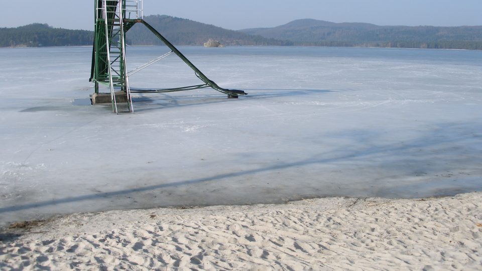 Zamrzlé Máchovo jezero