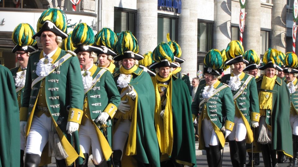 Městská garda. Gardová kapela je v Kolíně nejznámější. Večer zahraje v německé televizi
