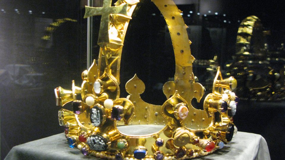 Kopie královské koruny z relikviářové busty Sv. Karla Velikého z pokladnice v Cáchách