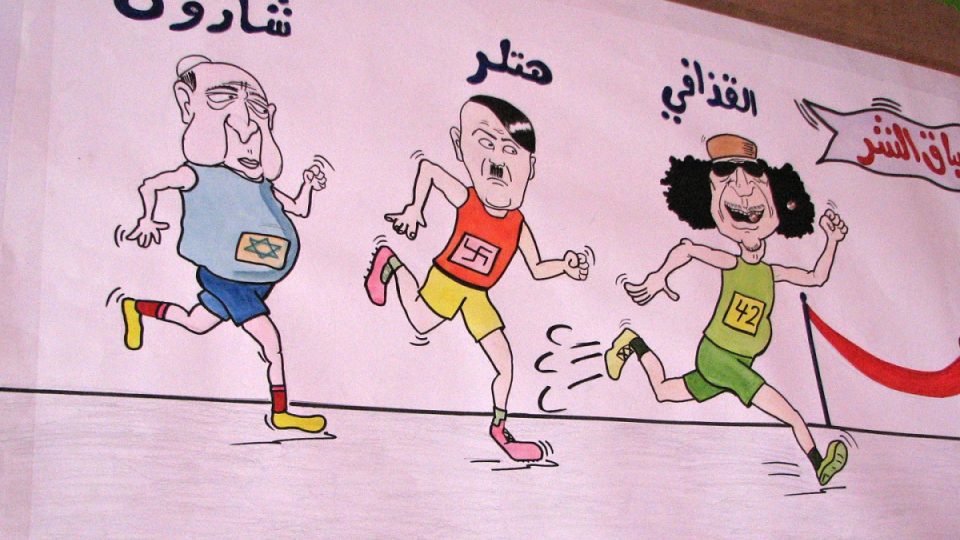 Libyjci bojují proti diktatuře nejen zbraněmi, ale také humorem