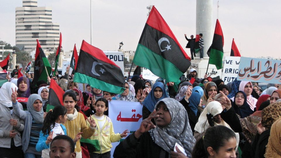 Ženy a děti demonstrovaly v libyjském městě Benghází proti vládě Muammara Kaddáfího