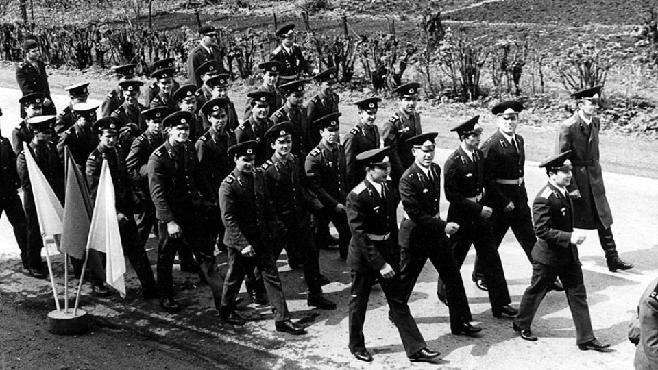 Pochod sovětských vojáků při oslavách osvobození v Čevené Vodě