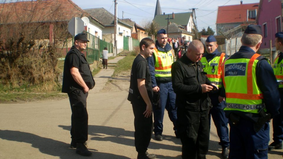 Státní policie gardisty jen legitimuje, jinak jim dá pokoj