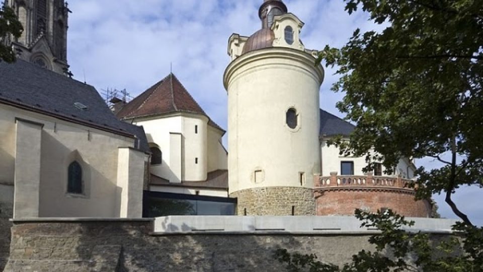 Hned vedle katedrály svatého Václava v Olomouci se nachází budova bývalého biskupského paláce často nesprávně označovaná jako Přemyslovský palác