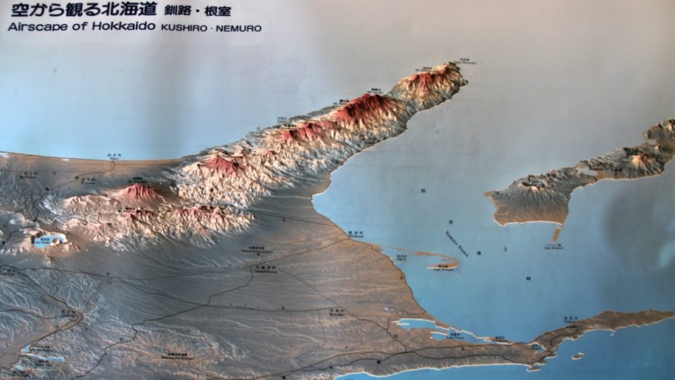Model reliéfu krajiny ostrova Hokkaidó v místech, kde se nachází Národní park Kuširo Šicugen