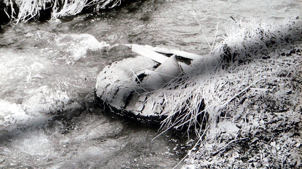 Pneumatiky v potocích, odpadky po sovětských vojácích v Rokytnici v Orlických horách