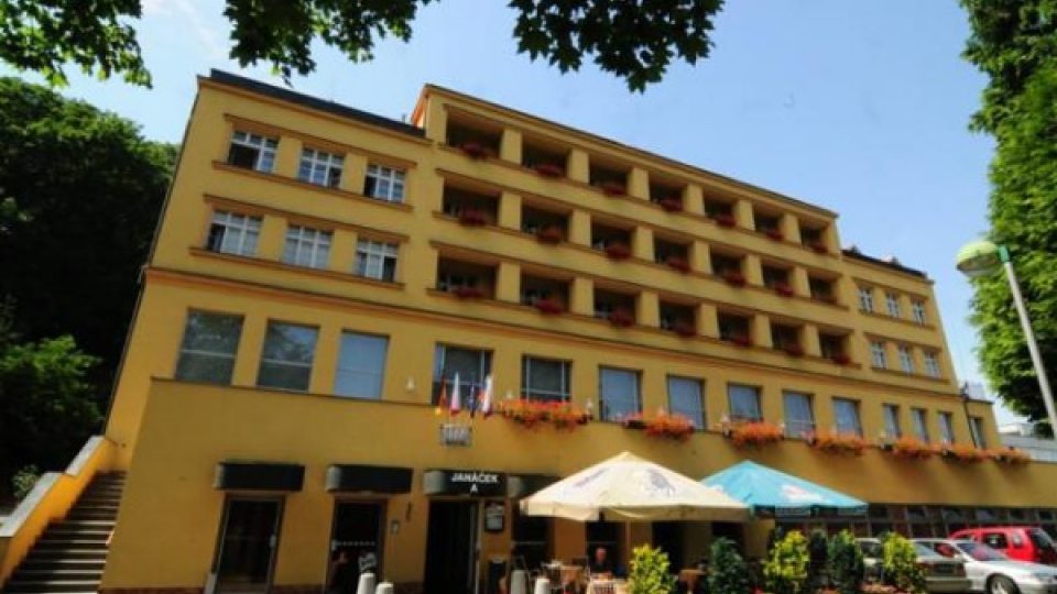 Sanatorium Janáček je dominantou lázní, která v době své výstavby v roce 1929 nesla název Grandhotel Klíč