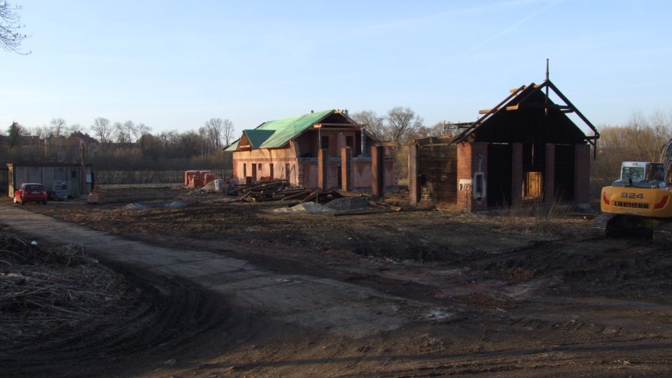 Historický Schwarzenberský seník u Třeboně ustoupil stavbě penzionu