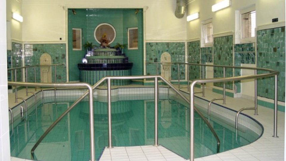 Bazén hotelu Zimní lázně nabízí příjemné prostředí pro účinnou rehabilitaci