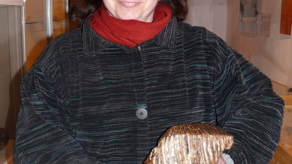 Majitelka Bohuslava Bérová se zubem mamuta