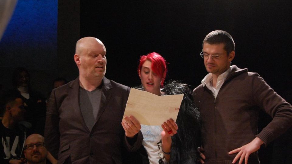 Centrum současné dramatiky předávalo Cenu Marka Ravenhilla, na foto M. R., M. Zelenková a D. Pařízek