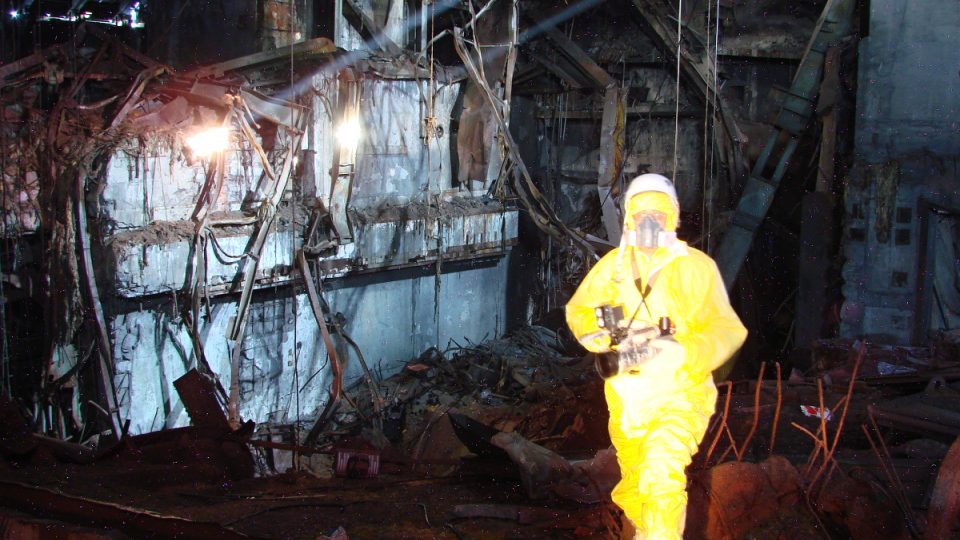 V útrobách černobylské elektrárny je možné se zdržet jen několik desítek vteřin. Pak už je intenzita radiace životu nebezpečná