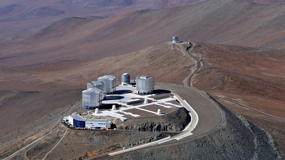 Observatoř Paranal v chilské poušti Atacama patří mezi největší na světě. Čtyři hlavní velké dalekohledy nesou jména Antu, Kueyen, Melipal a Yepun