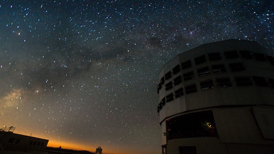 Po tři sta dnů v roce je nad observatoří Paranal dokonale čistá obloha