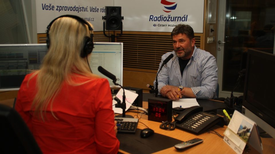 Jan Kalvoda hostem Štěpánky Čechové ve Dvaceti minutách Radiožurnálu