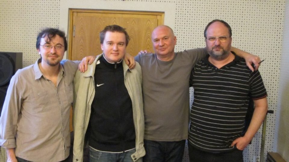 Zleva Marko Ivanovič, Petr Kolečko, Dimitrij Dudík a Martin Velíšek při natáčení hry Učitel malby