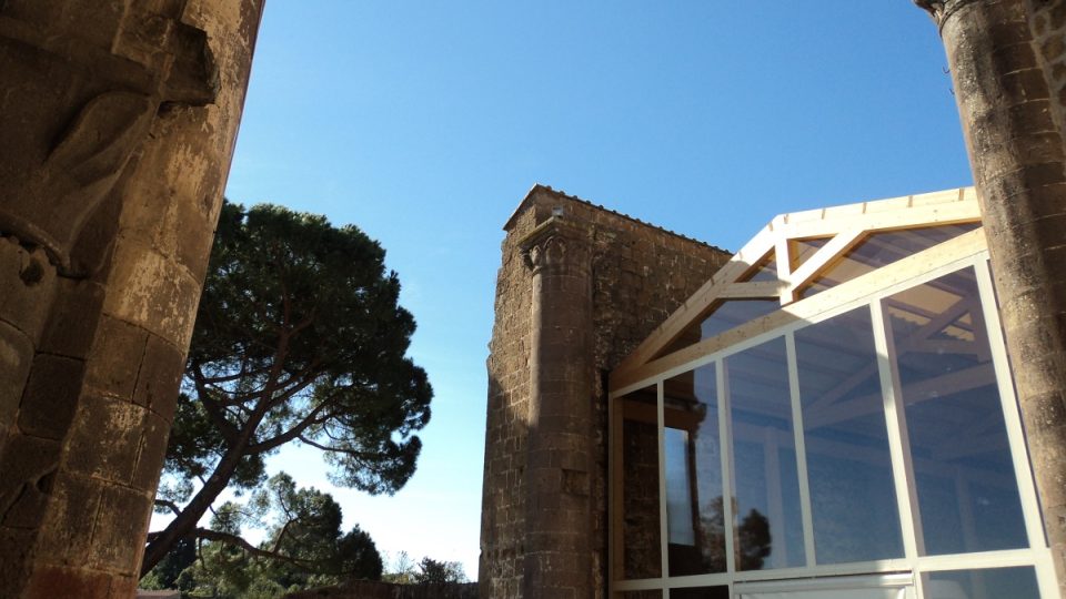Klášterní kostel připravilo zemětřesení o střechu a část zdí. Díky rekonstrukci se brzy promění v muzeum