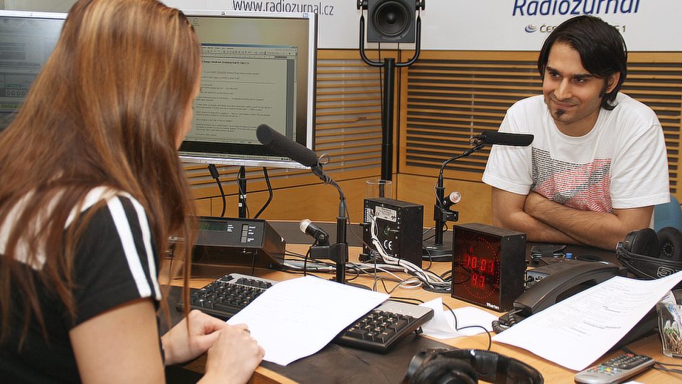 Radoslav Banga s Lucií Výbornou ve studiu Radiožurnálu