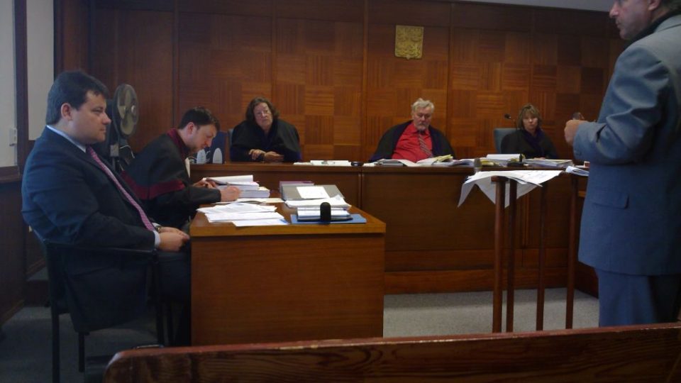 Okresní soud v Berouně odročil kauzu bývalého starosty Králova Dvora (6)