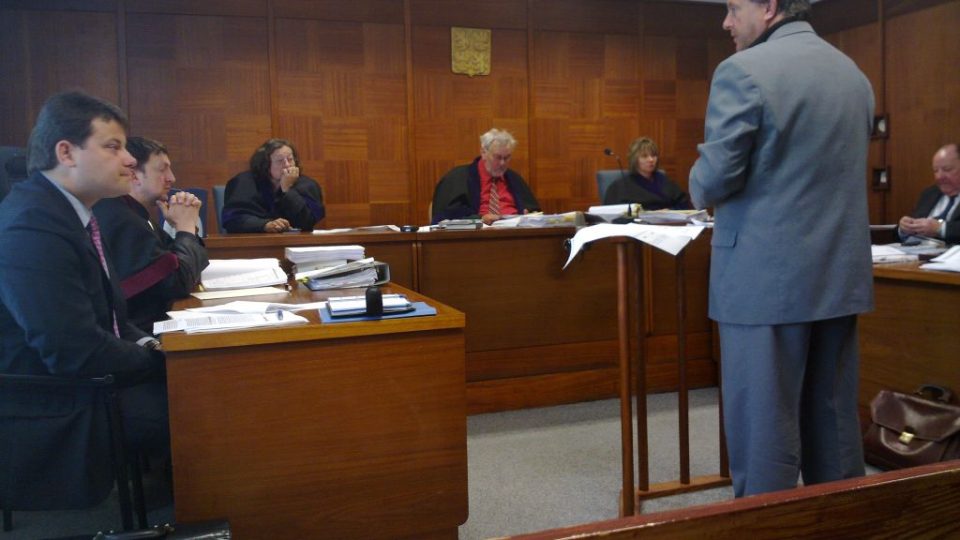 Okresní soud v Berouně odročil kauzu bývalého starosty Králova Dvora (5)