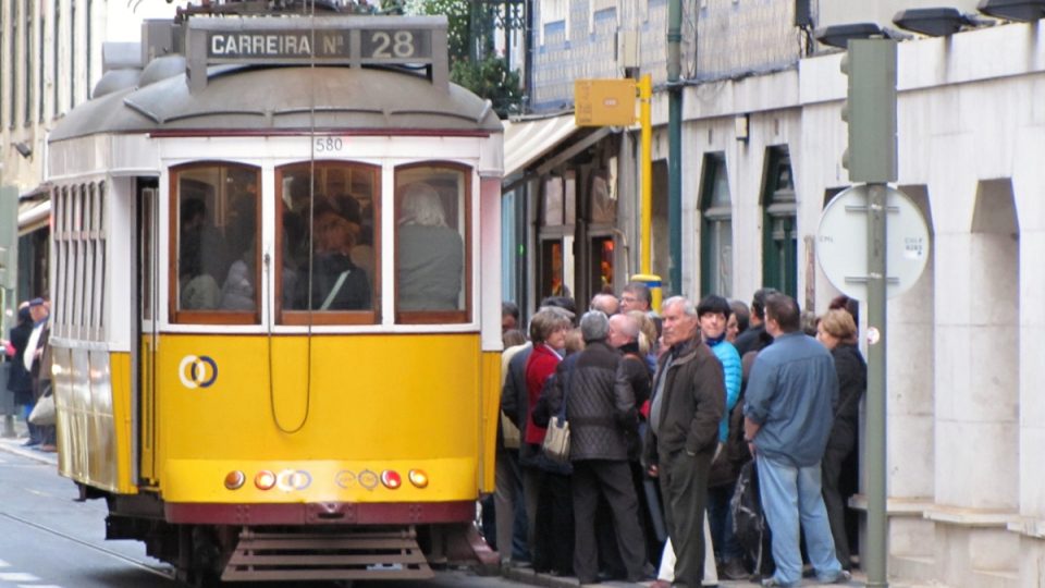 Lisabonské tramvaje využívají turisté i místní