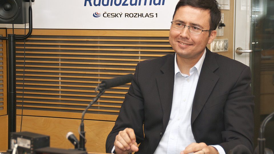 Jiří Hošek ve studiu Radiožurnálu
