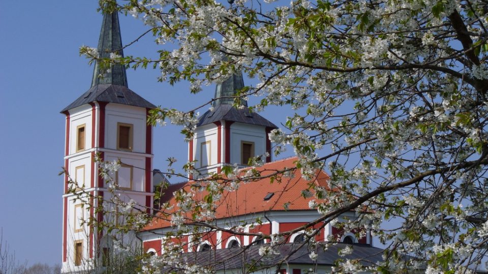 Kostel sv. Markéty v Podlažicích na jaře 