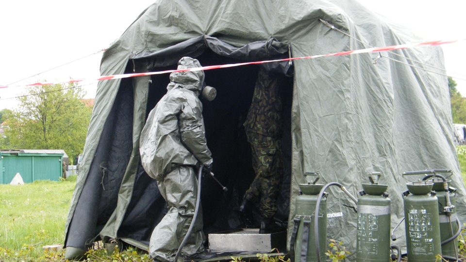 Dekontaminaci vojáků obstarali jejich kolegové z Belgie