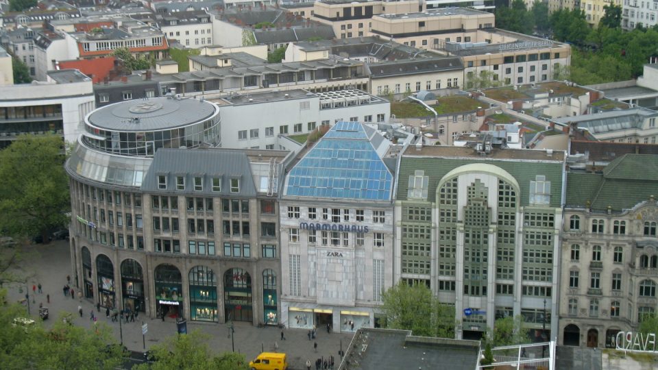 Co se týče nakupování, je berlínský Kurfürsterdamm prý srovnatelný s newyorskou 5. Avenue nebo pařížským Champs-Élysées 