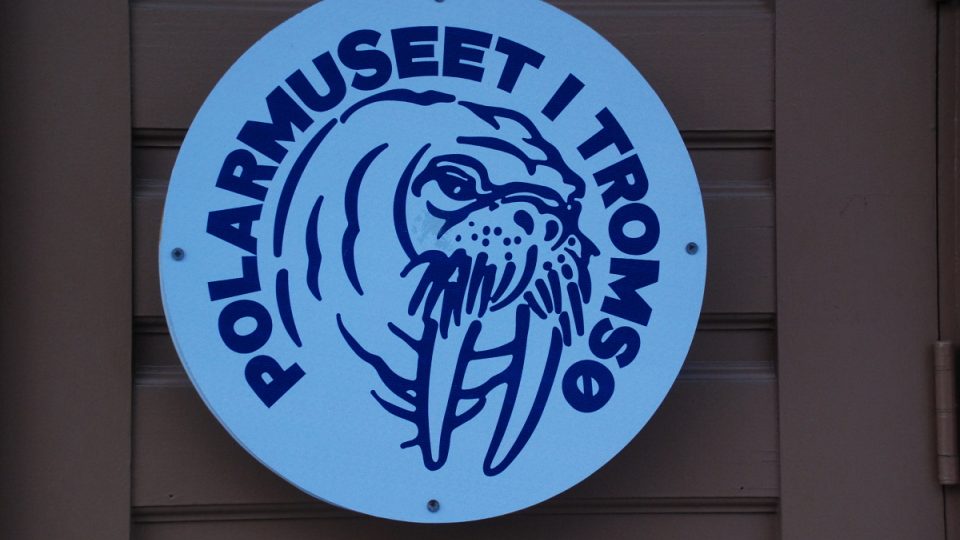 Polární muzeum v Tromso nemá ve znaku tuleně, ale mrože