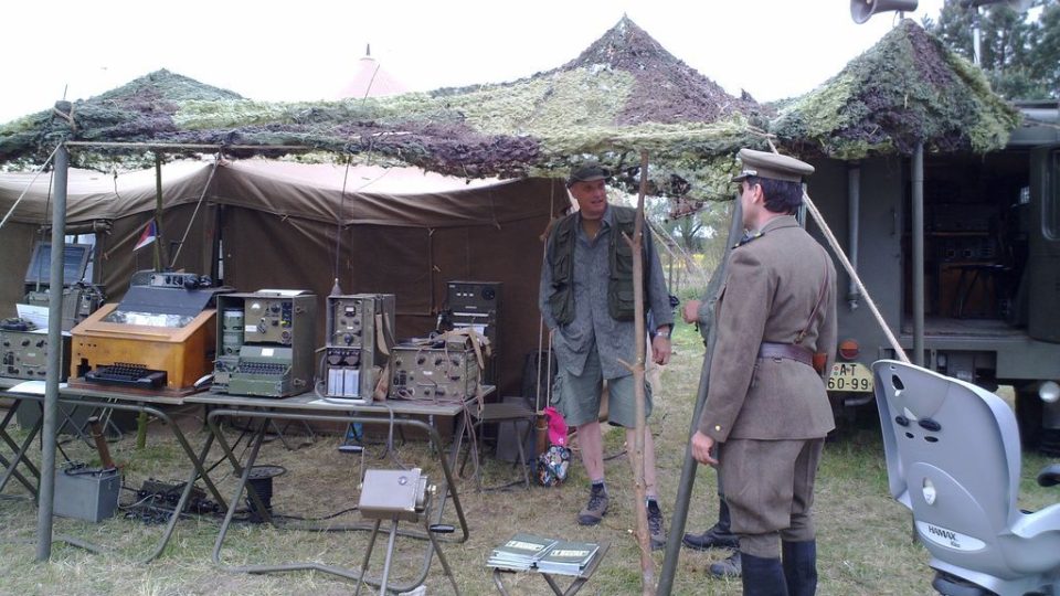 Vojenský prostor Třídvorská - výstava vojenské techniky (3)