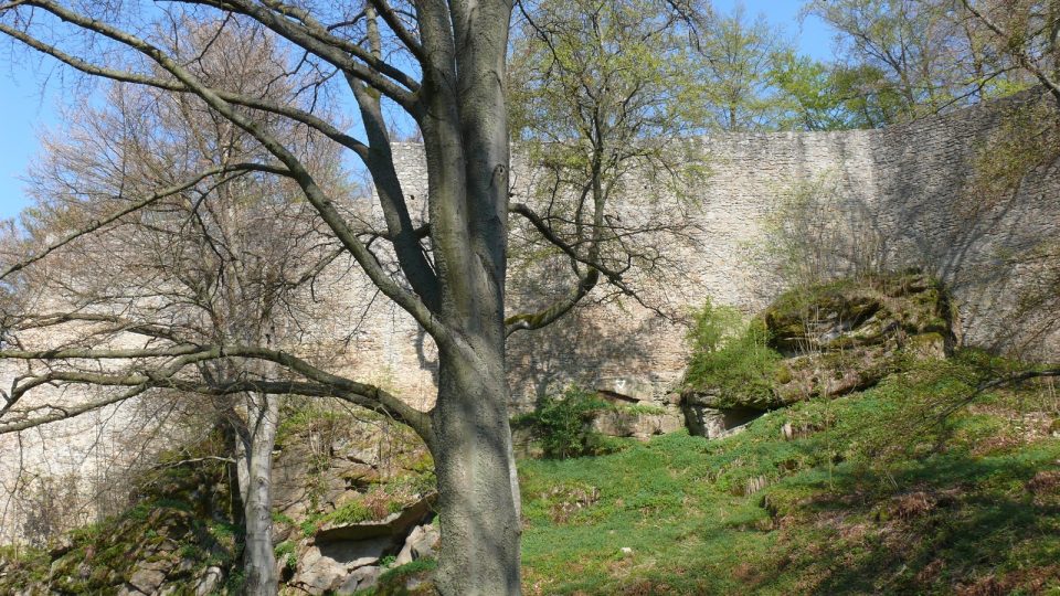 Hradby, hrad Choustník