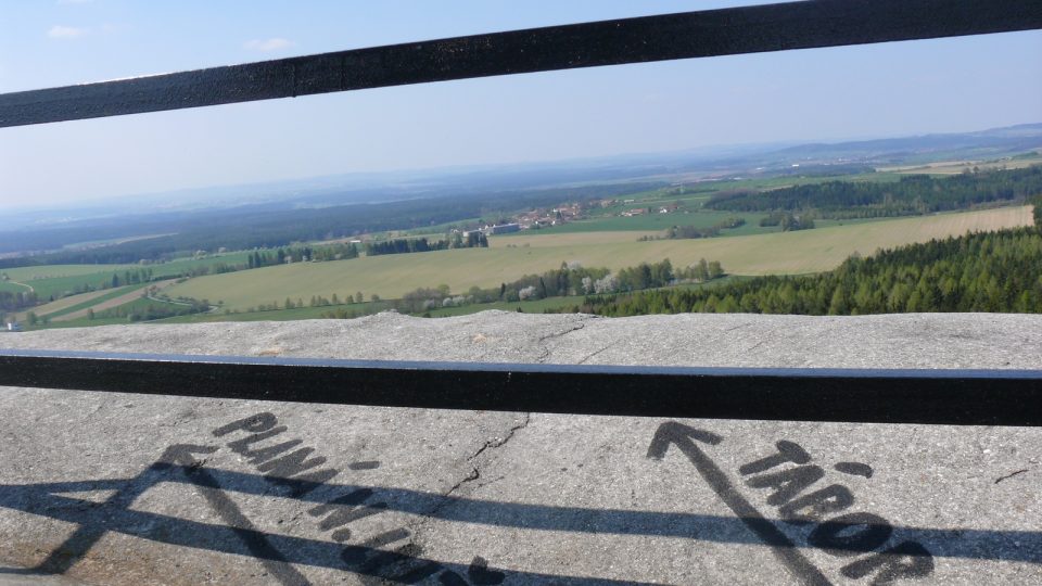 Pohled z vyhlídkové věže Choustníku
