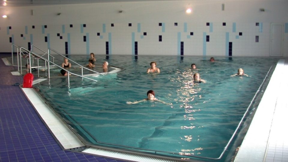 Bazén v lázeňském domě Olga umožňuje klientům lázní jak pobyt ve vířivce, tak rehabilitační plavání