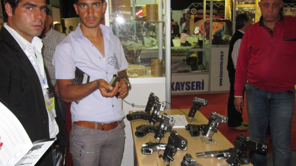 Turečtí muži považují zbraně za přirozenou součást svého života