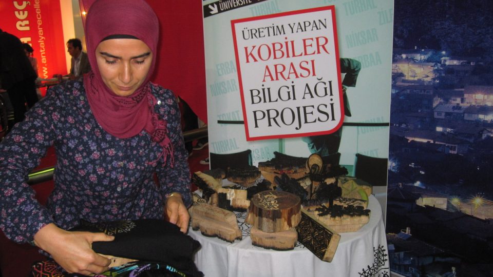 Turecká provincie Tokat se na festivalu tureckých tradic chlubí ručním potiskem látek
