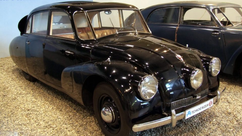 Tatra 87 se v Kopřivnici vyráběla v letech 1937 až 1950