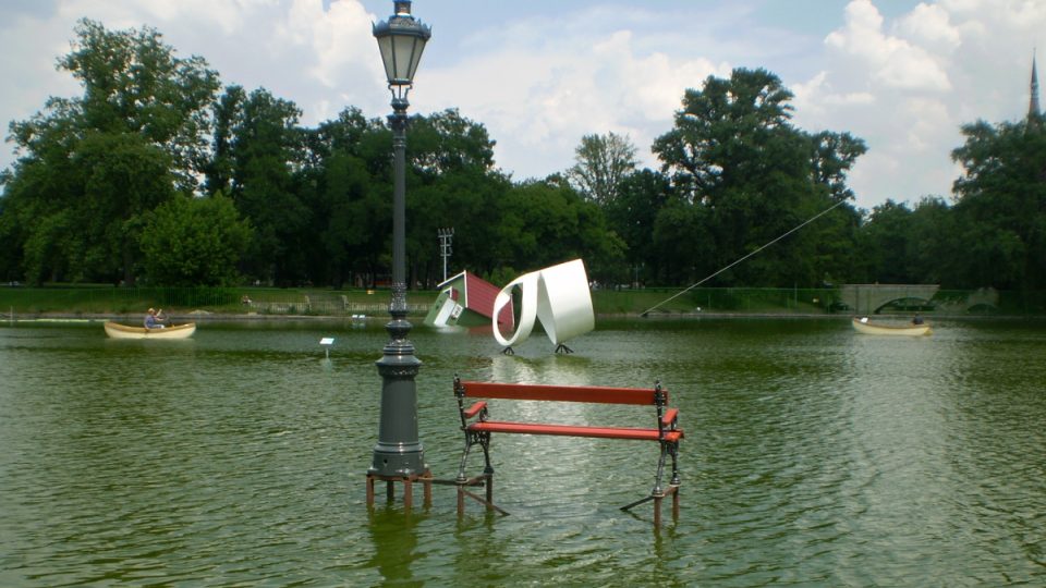 Umělecké instalace budou na hladině jezera v centru Budapešti k vidění do září Umělecké instalace budou na hladině jezera v centru Budapešti k vidění do září