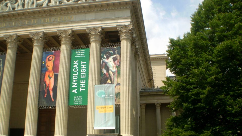 Průčelí Muzea krásných umění v budapešťském Městském parku Průčelí Muzea krásných umění v budapešťském Městském parku