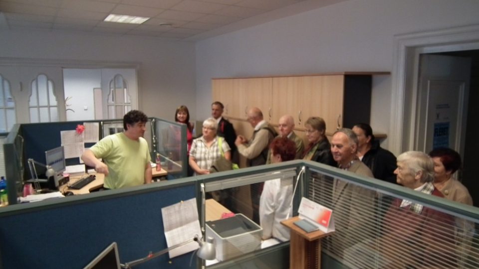 Zpravodajský newsroom - zcela vlevo Artur Kubica Zpravodajský newsroom - zcela vlevo Artur Kubica