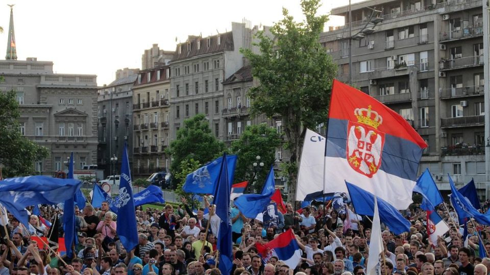 Srbští nacionalisté protestují proti vydání Ratka Mladiče do Haagu