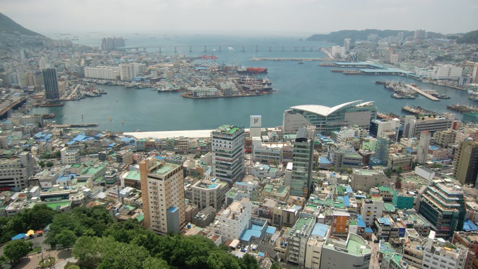Pohled na Pusan a jeho přístav